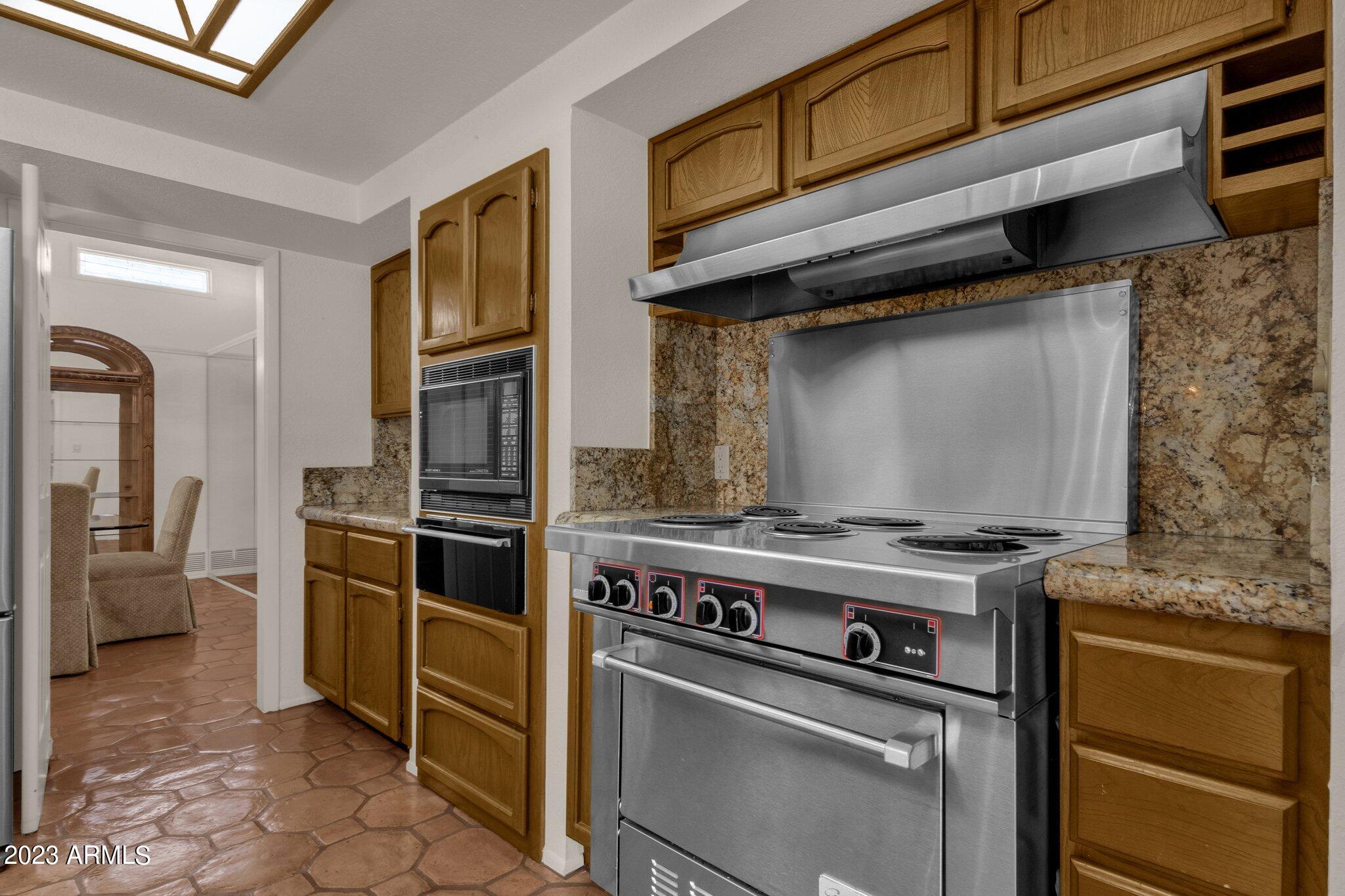 4554 East Pebble Ridge Road Paradise Valley, AZ 85253 - Photo 33 of 59 Kitchen