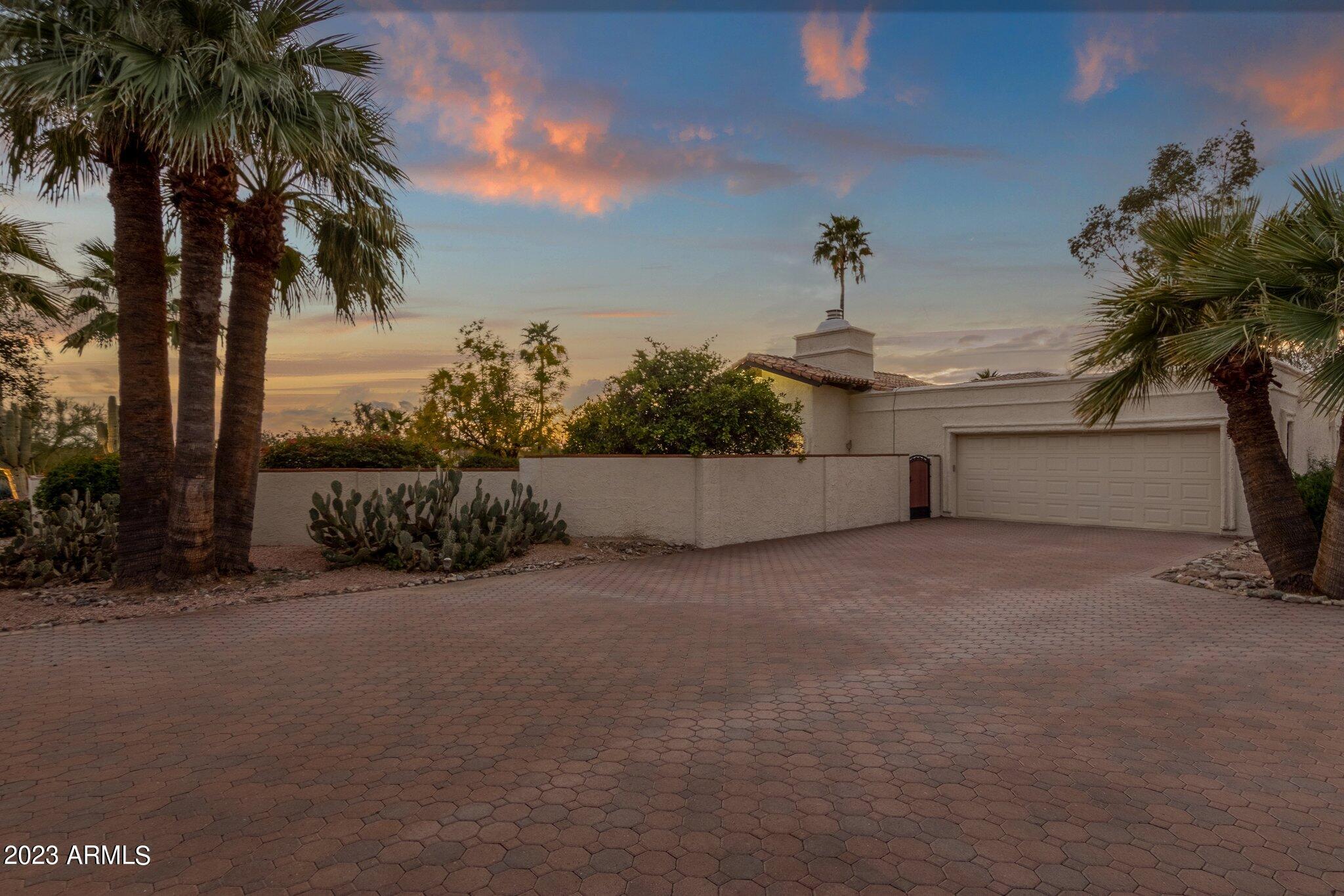 4554 East Pebble Ridge Road Paradise Valley, AZ 85253 - Photo 4 of 59 2-Car Garage