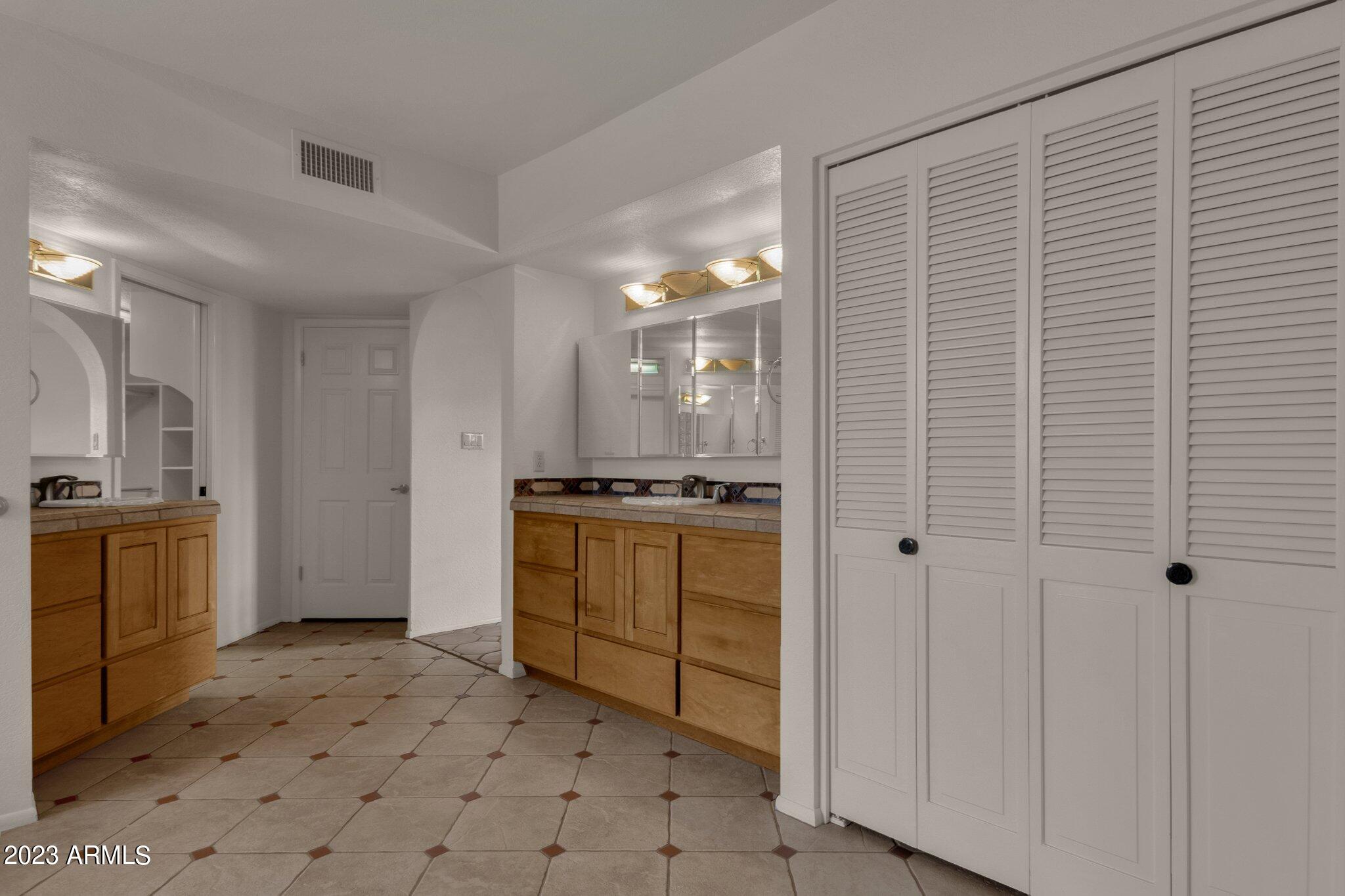 4554 East Pebble Ridge Road Paradise Valley, AZ 85253 - Photo 42 of 59 Primary Bathroom