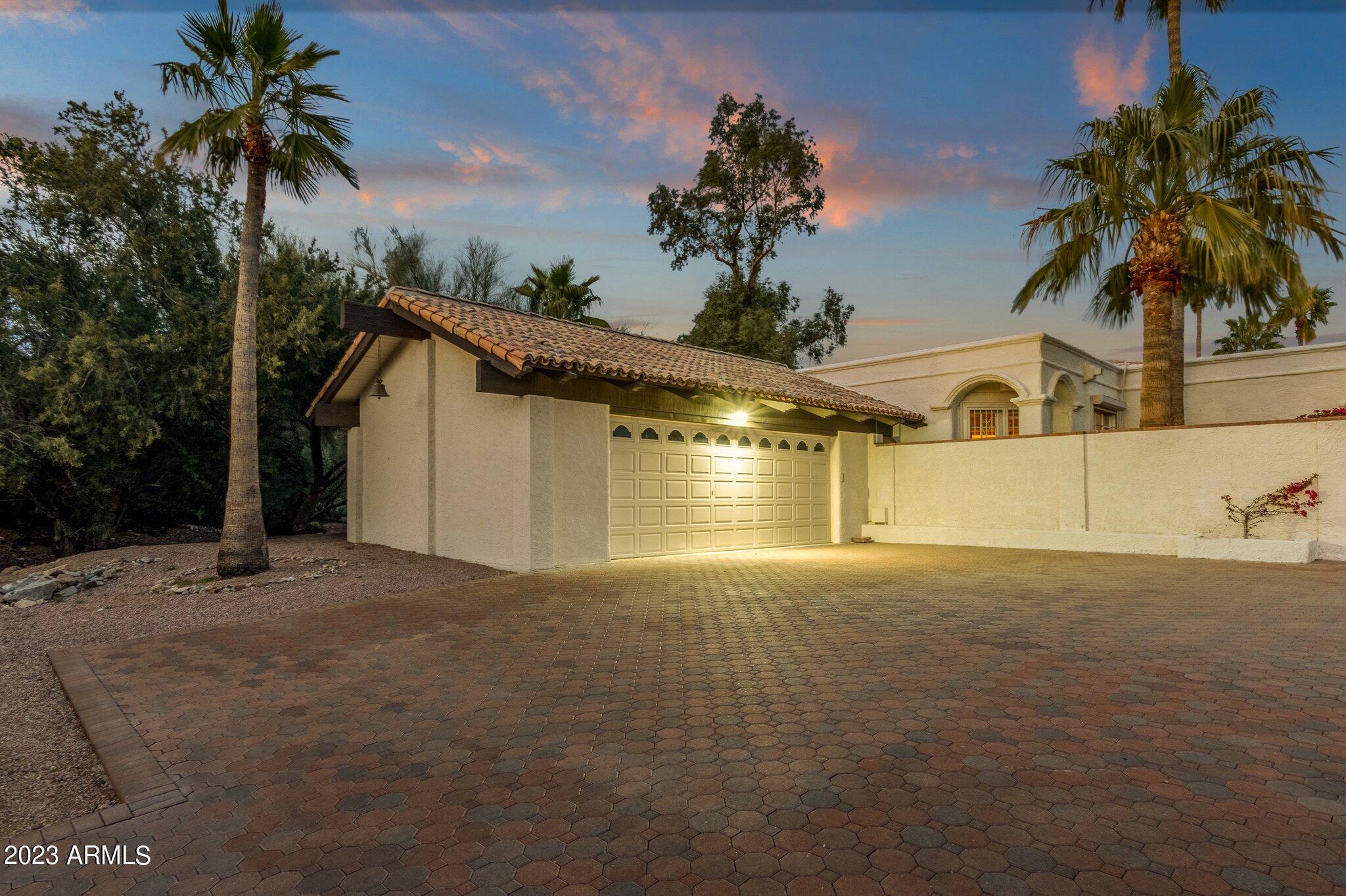 4554 East Pebble Ridge Road Paradise Valley, AZ 85253 - Photo 5 of 59 2-Car Garage