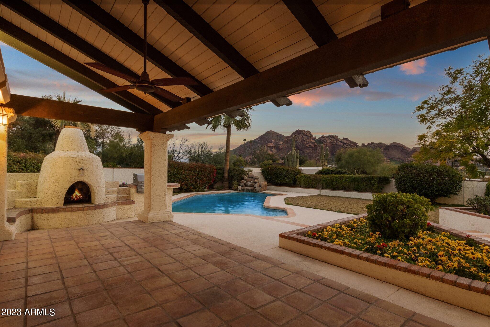 4554 East Pebble Ridge Road Paradise Valley, AZ 85253 - Photo 8 of 59 Camelback Mountain Views