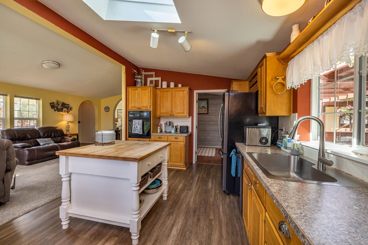 19085 Dayton Road Bend, OR 97703 - Photo 10 of 30 5H2A1930