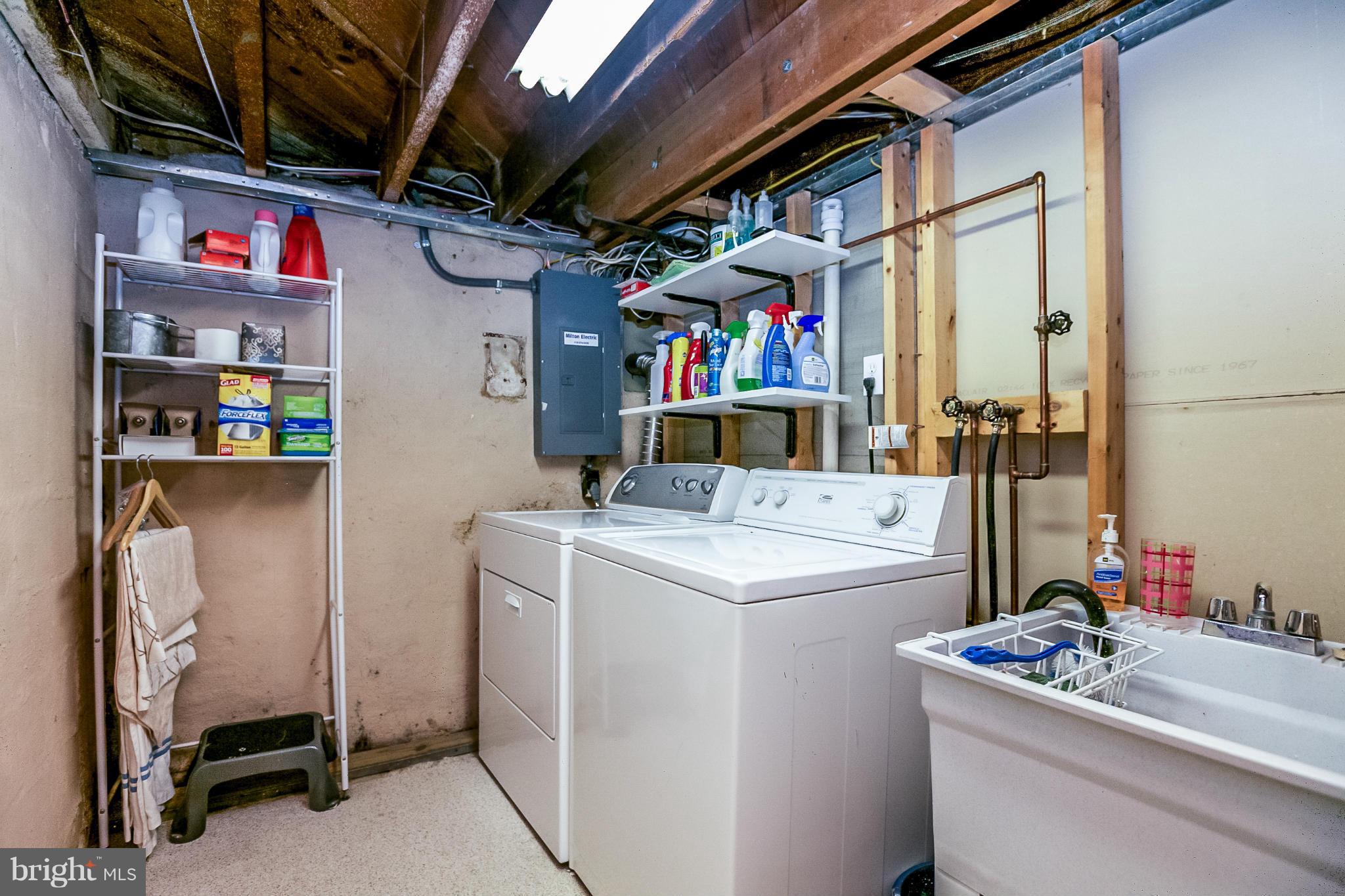 325 Hopkins Road Baltimore, MD 21212 - Photo 22 of 27 Laundry room