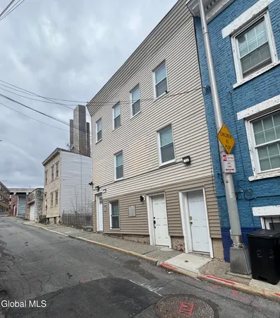 $1,700 | 31 Van Zandt Street, Albany, NY 12207