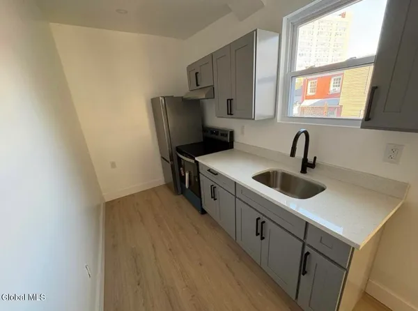 $1,700 | 31 Van Zandt Street, Albany, NY 12207