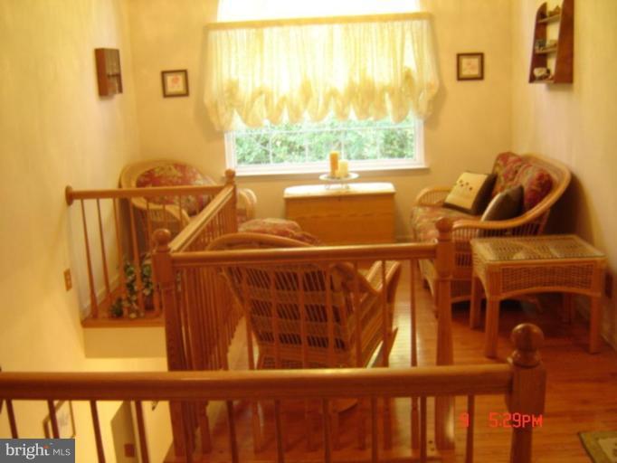 750 Barstow Road Prince Frederick, MD 20678 - Photo 11 of 25 Upper level sitting area.