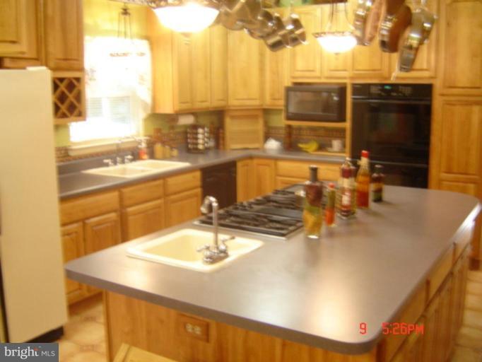 750 Barstow Road Prince Frederick, MD 20678 - Photo 6 of 25 Wow....This is a great Kitchen