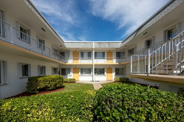 $119,900 | 2840 Cynthia Lane, Unit 204, Lake Worth Beach, FL 33461