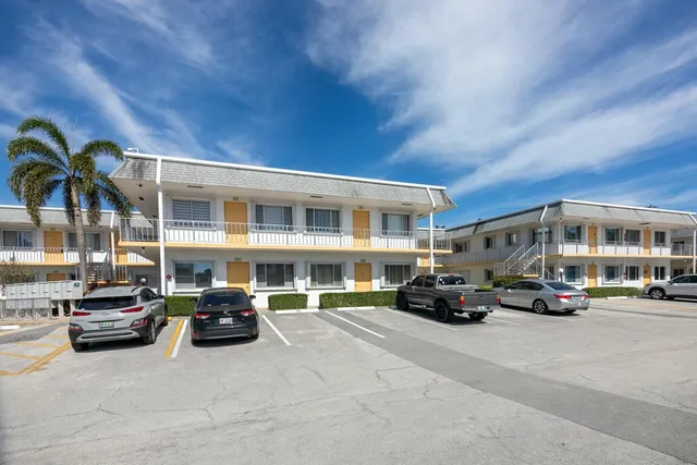 $119,900 | 2840 Cynthia Lane, Unit 204, Lake Worth Beach, FL 33461