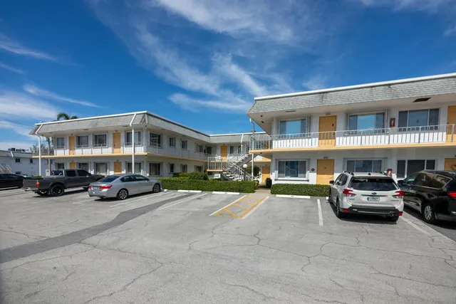 $119,900 | 2840 Cynthia Lane, Unit 204, Lake Worth Beach, FL 33461