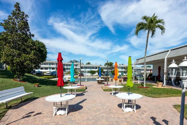 $119,900 | 2840 Cynthia Lane, Unit 204, Lake Worth Beach, FL 33461