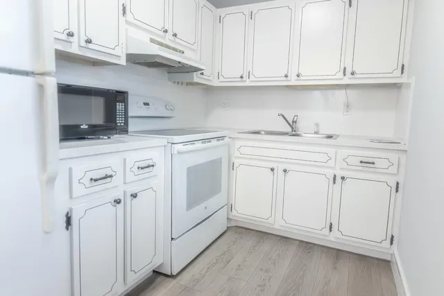 $119,900 | 2840 Cynthia Lane, Unit 204, Lake Worth Beach, FL 33461