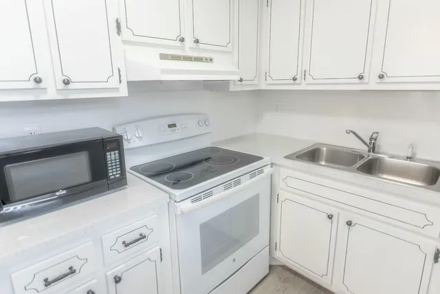 $119,900 | 2840 Cynthia Lane, Unit 204, Lake Worth Beach, FL 33461