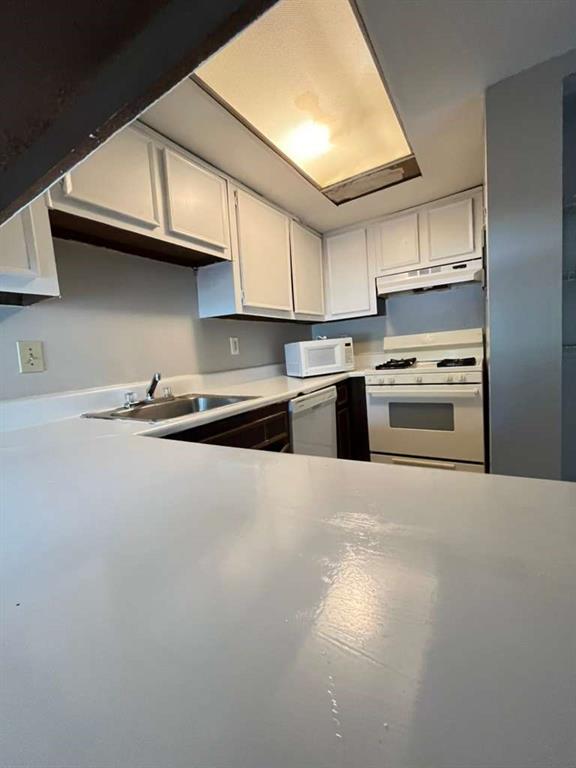 6495 Bannor Lane Peachtree Corners, GA 30092 - Photo 3 of 9