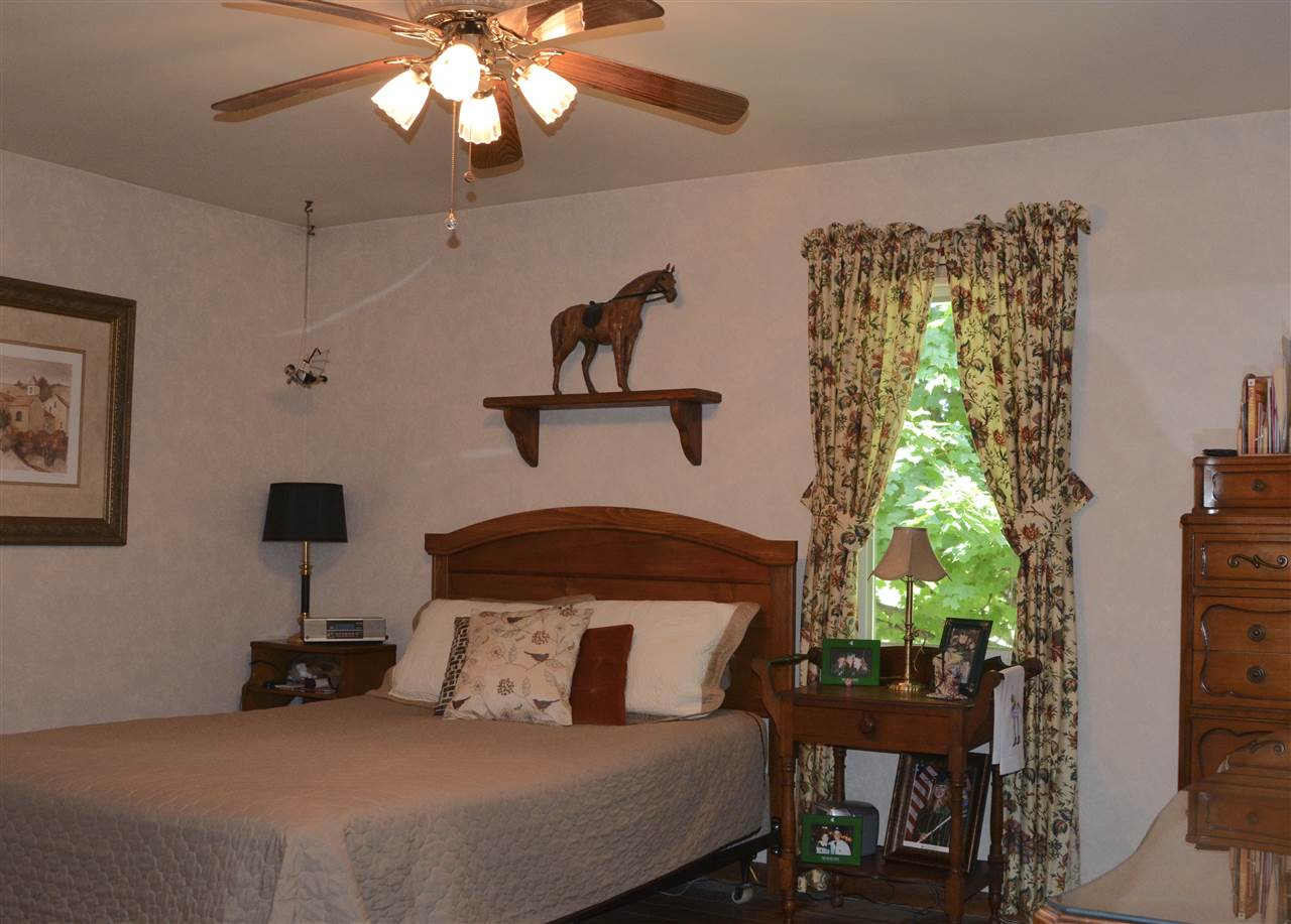 10215 East Fort Road Suttons Bay, MI 49682 - Photo 31 of 60 1851099-30.JPG