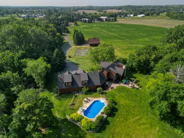 $2,900,800 | W395S3611 Hardscrabble Road, Ottawa, WI 53118