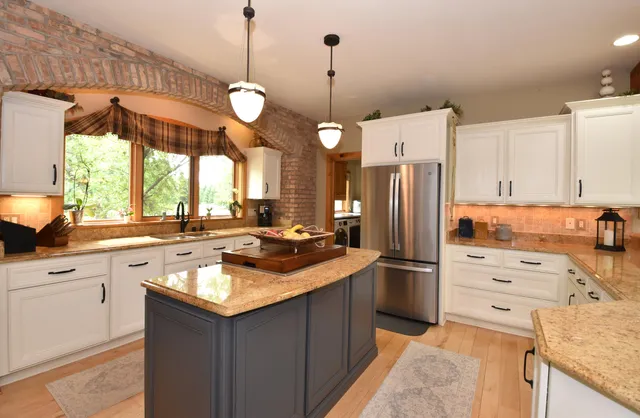 $2,900,800 | W395S3611 Hardscrabble Road, Ottawa, WI 53118