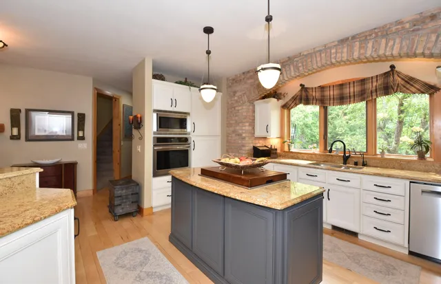 $2,900,800 | W395S3611 Hardscrabble Road, Ottawa, WI 53118