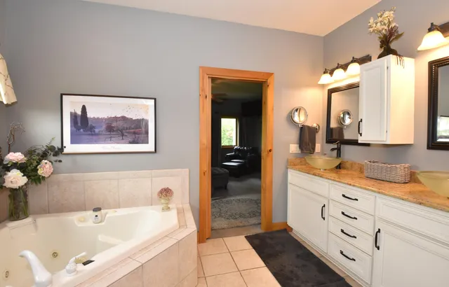 $2,900,800 | W395S3611 Hardscrabble Road, Ottawa, WI 53118