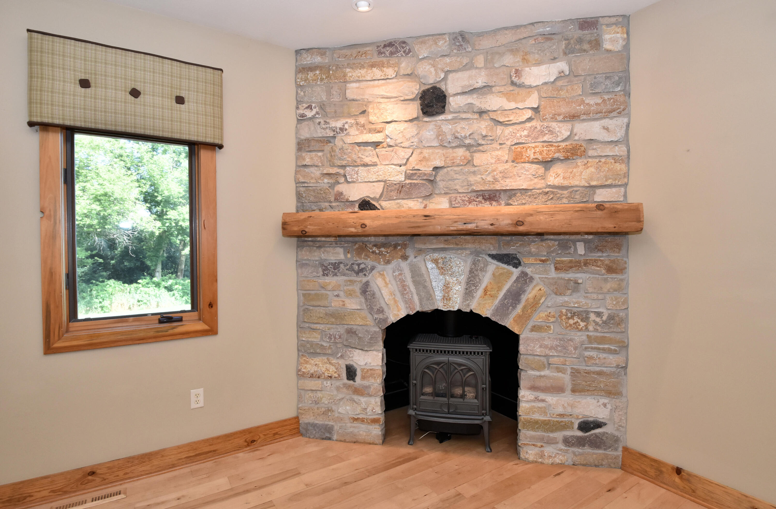 W395S3611 Hardscrabble Road Ottawa, WI 53118 - Photo 24 of 63 Hearth Room