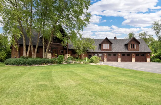 $2,900,800 | W395S3611 Hardscrabble Road, Ottawa, WI 53118