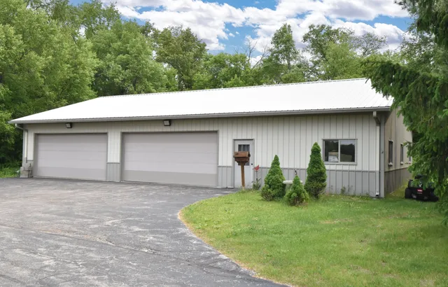 $2,900,800 | W395S3611 Hardscrabble Road, Ottawa, WI 53118