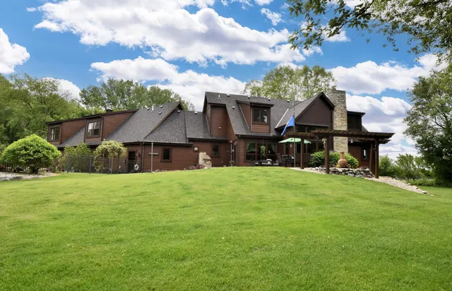 $2,900,800 | W395S3611 Hardscrabble Road, Ottawa, WI 53118