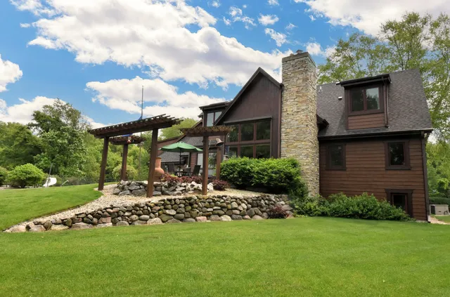 $2,900,800 | W395S3611 Hardscrabble Road, Ottawa, WI 53118