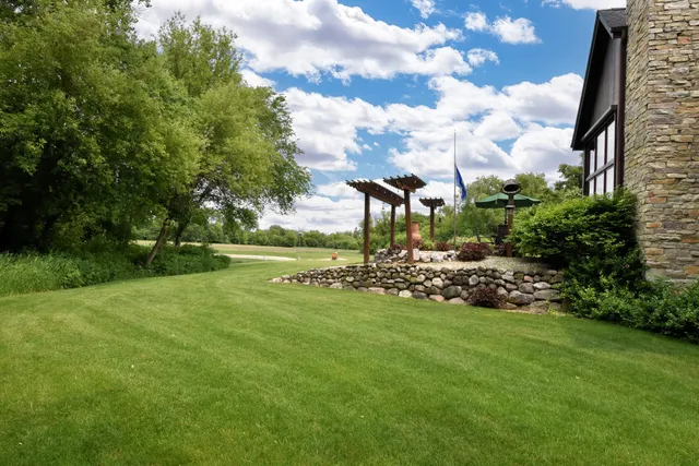 $2,900,800 | W395S3611 Hardscrabble Road, Ottawa, WI 53118