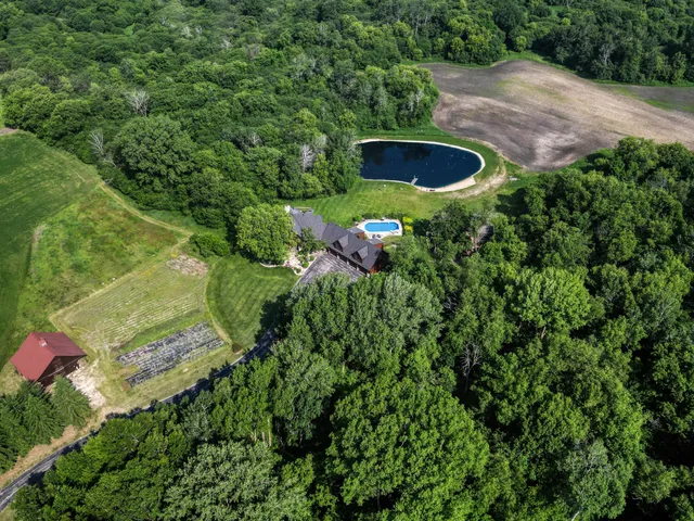 $2,900,800 | W395S3611 Hardscrabble Road, Ottawa, WI 53118