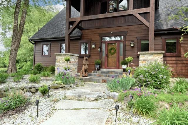 $2,900,800 | W395S3611 Hardscrabble Road, Ottawa, WI 53118