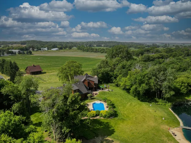 $2,900,800 | W395S3611 Hardscrabble Road, Ottawa, WI 53118