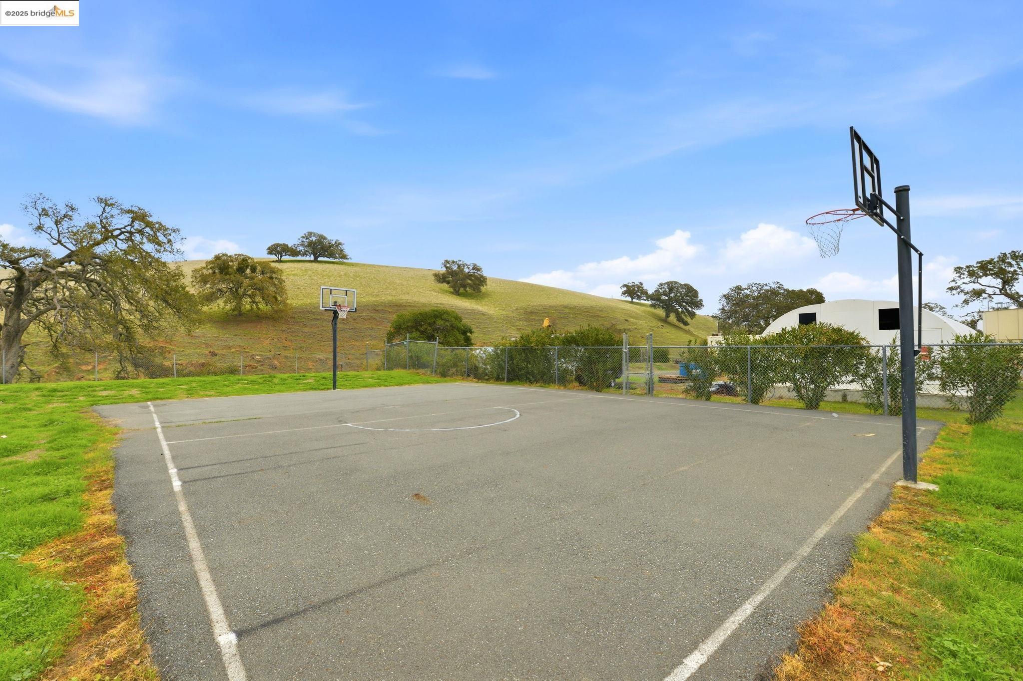 16711 Marsh Creek Road, Unit 111 Clayton, CA 94517 - Photo 33 of 34 a view of a big yard