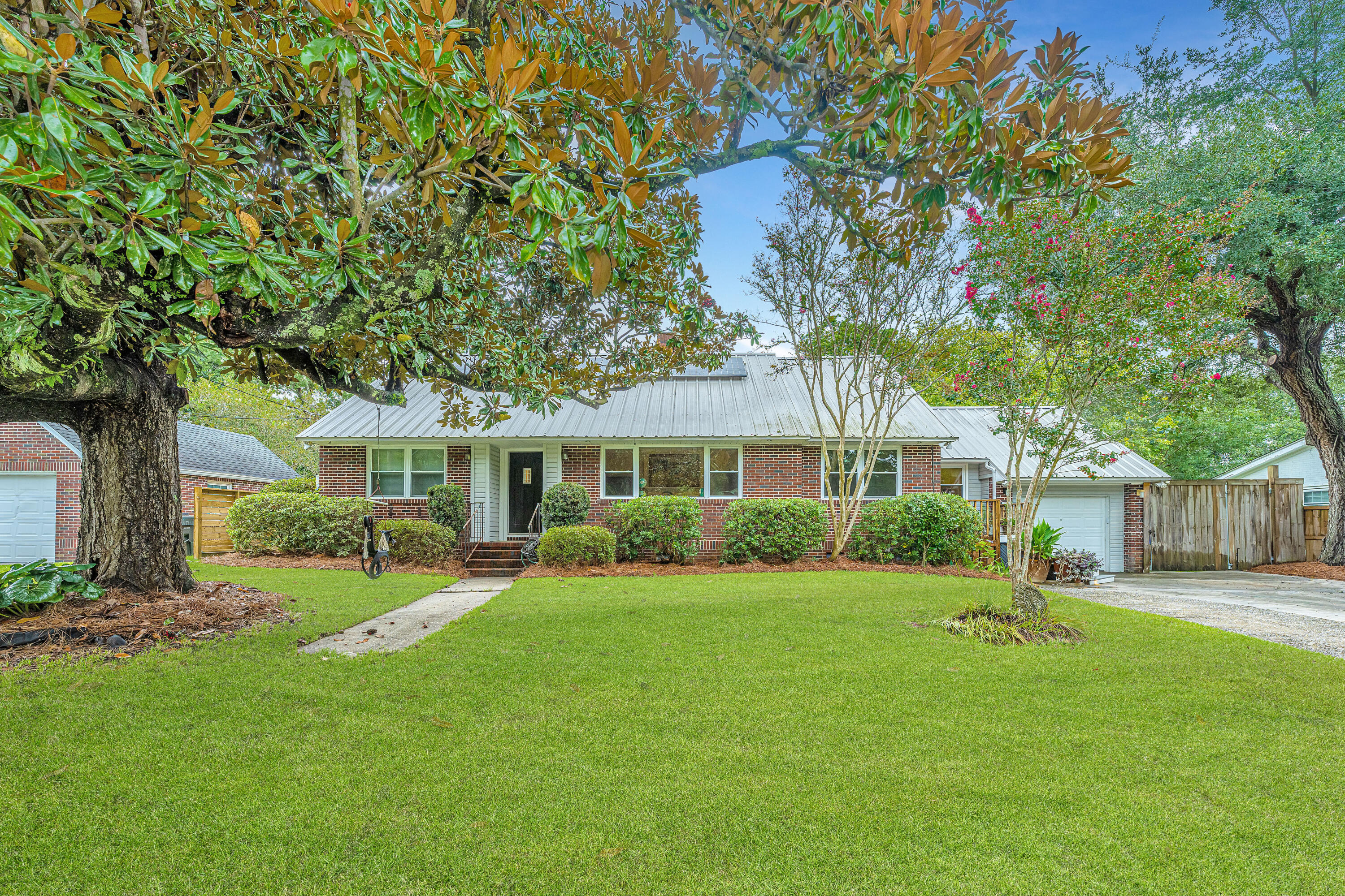 10 Charlestowne Road Charleston, SC 29407 - Photo 1 of 32 10CharlestowneRd03