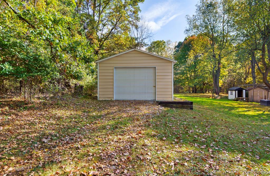 10180 Ellis Road Clarkston, MI 48348 - Photo 40 of 46