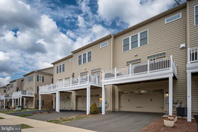 $750,000 | 13742 Senea Drive, Gainesville, VA 20155