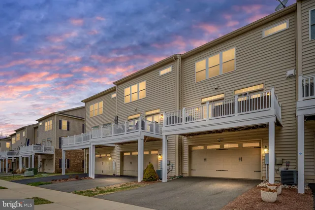 $750,000 | 13742 Senea Drive, Gainesville, VA 20155