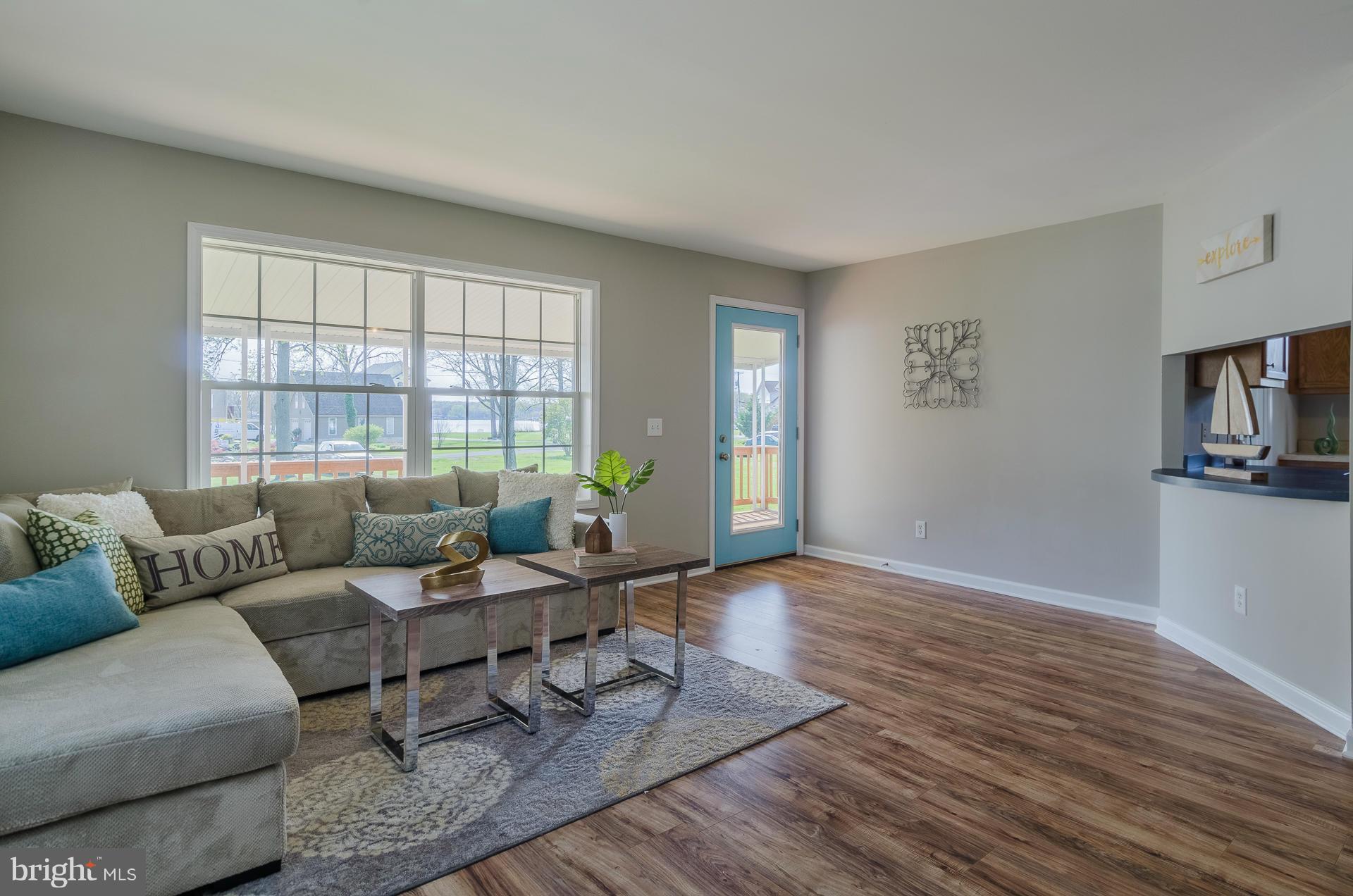 813 Seneca Park Road Baltimore, MD 21220 - Photo 3 of 30 Living Room