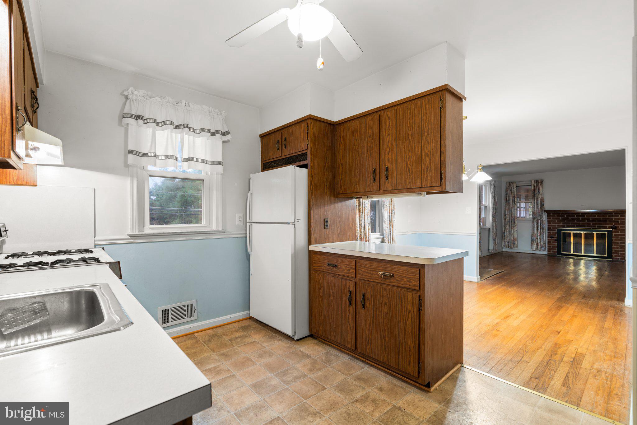 4201 Briars Road Olney, MD 20832 - Photo 9 of 58