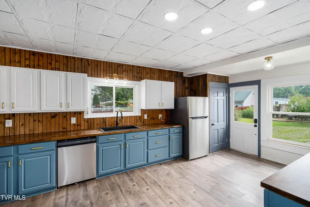 $299,500 | 216 North Church Street, Mountain City, TN 37683