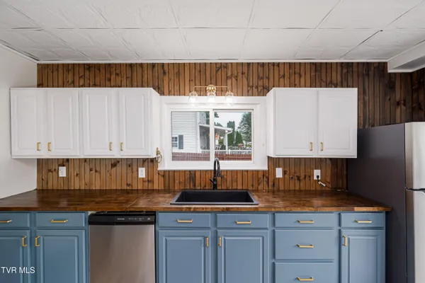 $298,000 | 216 North Church Street, Mountain City, TN 37683