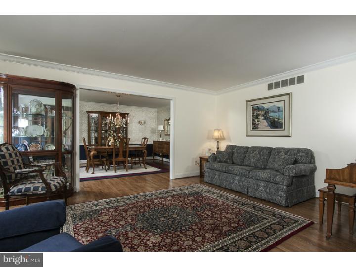 618 New Albany Road Moorestown, NJ 08057 - Photo 3 of 25 Living Room