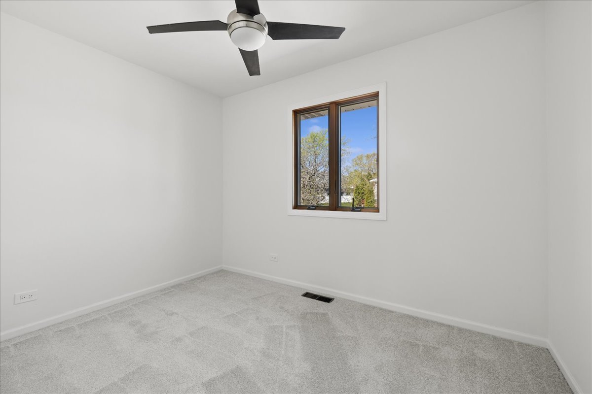 4140 Portage Lane Hoffman Estates, IL 60192 - Photo 16 of 29