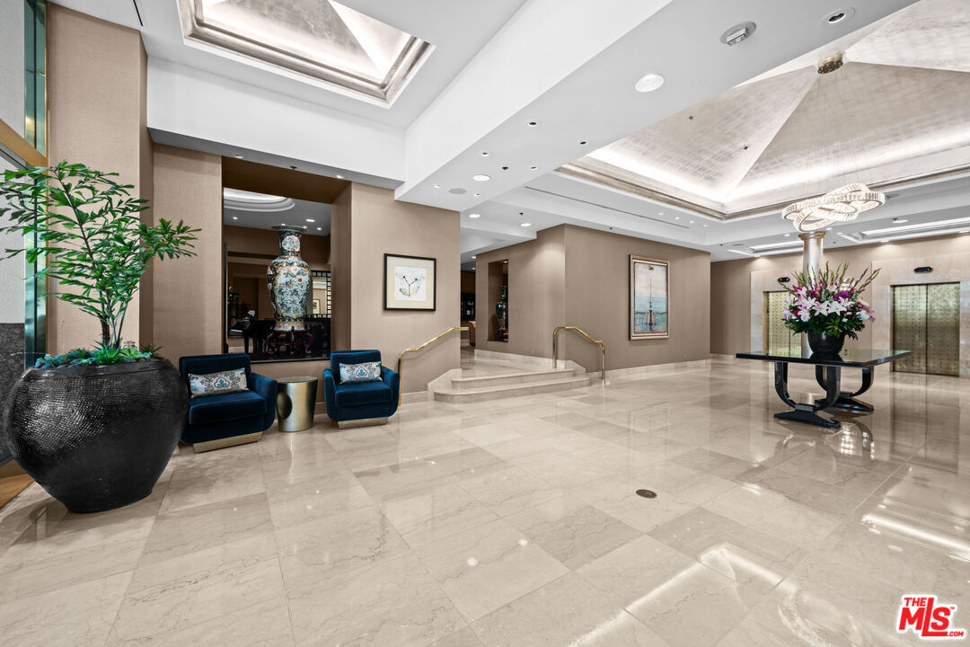 10724 Wilshire Boulevard, Unit 703 Los Angeles, CA 90024 - Photo 2 of 37