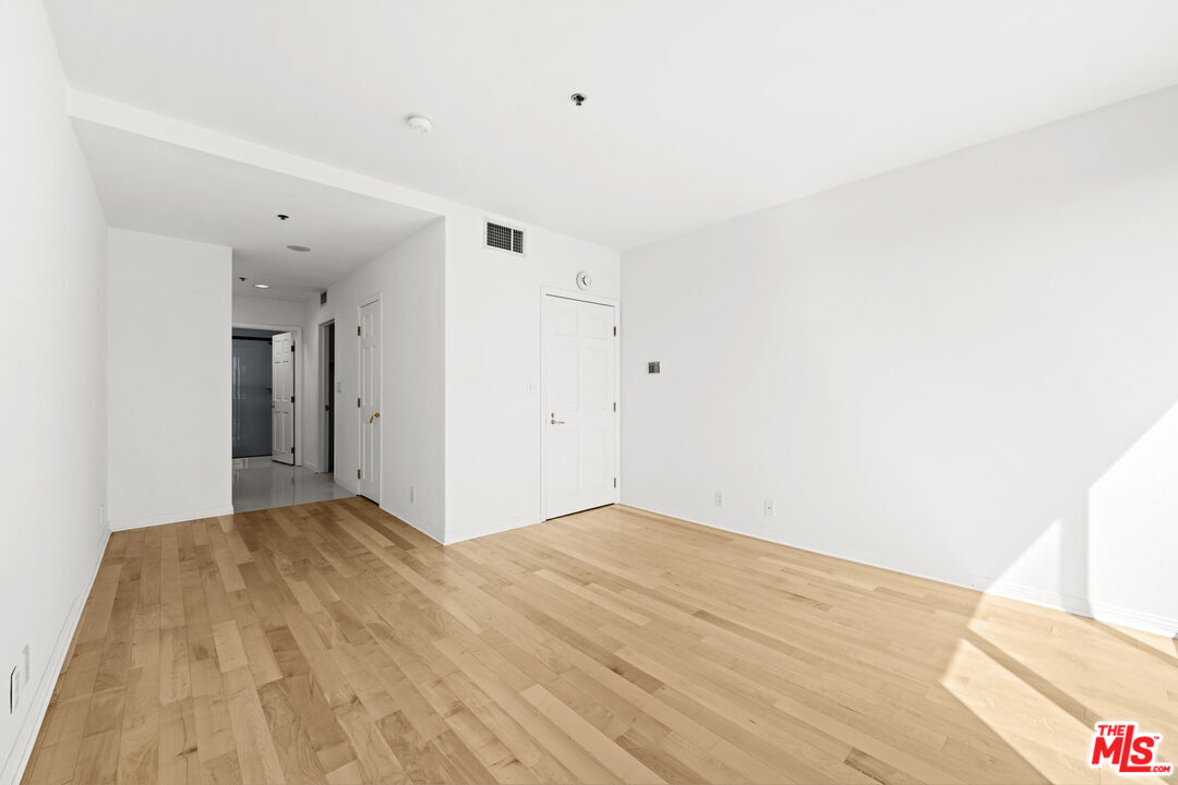 10724 Wilshire Boulevard, Unit 703 Los Angeles, CA 90024 - Photo 24 of 37