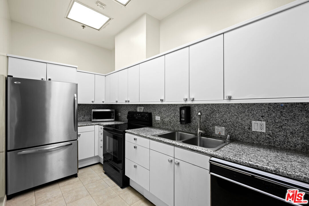 10724 Wilshire Boulevard, Unit 703 Los Angeles, CA 90024 - Photo 30 of 37