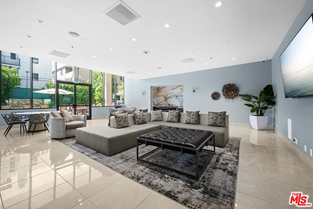 10724 Wilshire Boulevard, Unit 703 Los Angeles, CA 90024 - Photo 32 of 37