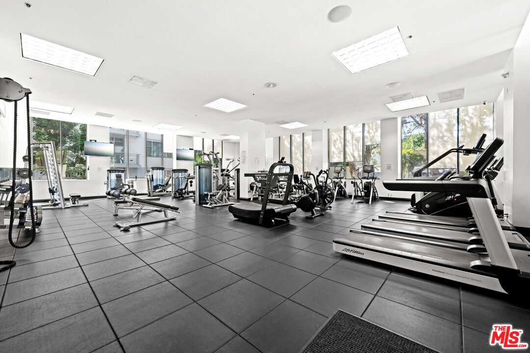 10724 Wilshire Boulevard, Unit 703 Los Angeles, CA 90024 - Photo 36 of 37