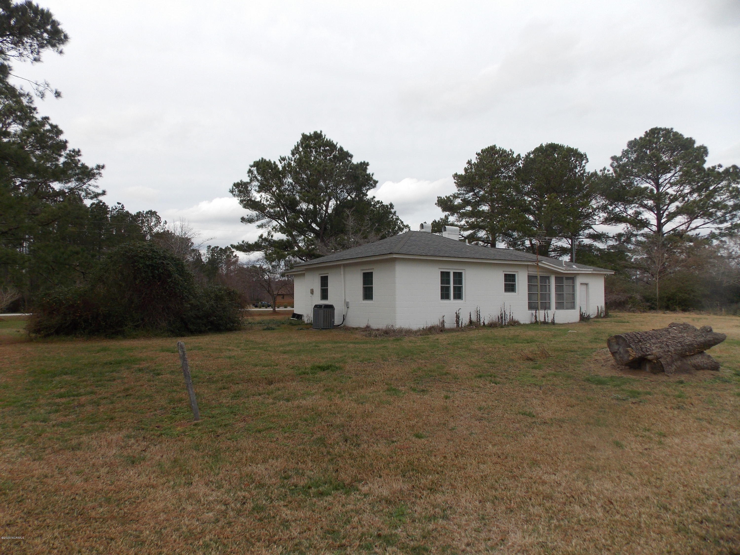 644 Olympia Road New Bern, NC 28560 - Photo 3 of 23 DSCN1371