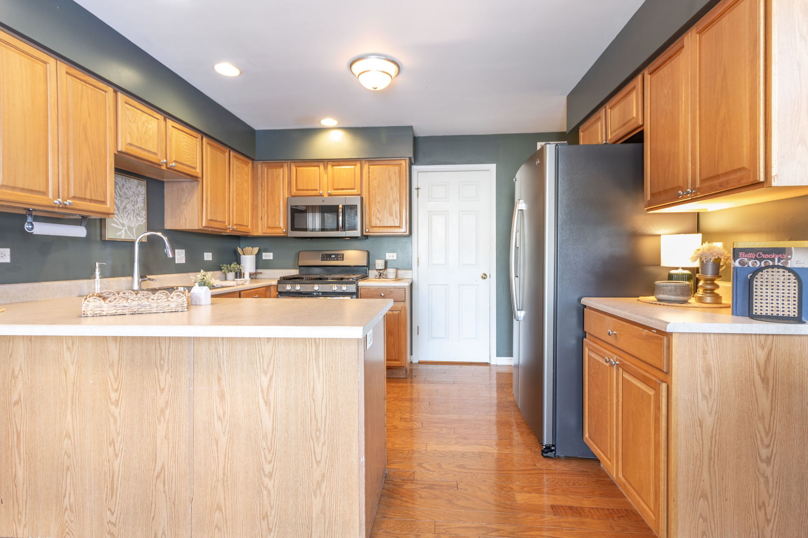 533 Mallard Lane, Unit D Sugar Grove, IL 60554 - Photo 5 of 12 a kitchen with stainless steel appliances a sink stove and a refrigerator